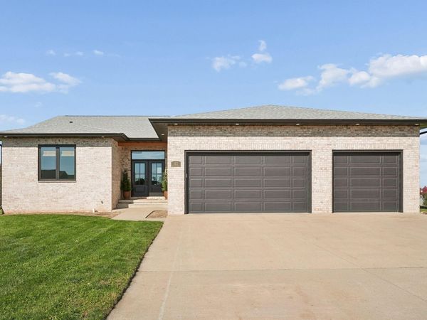 112 Mulligan Circle, Waverly, IA 50677