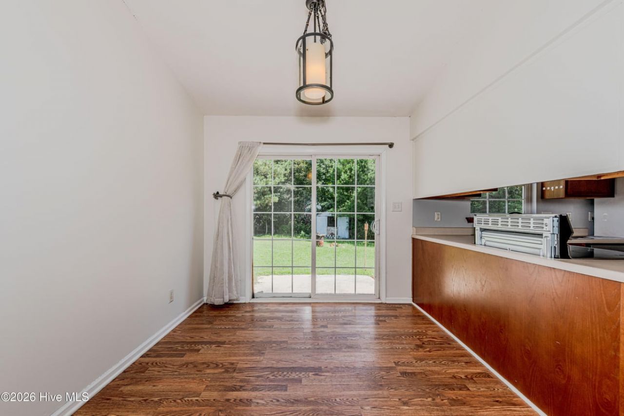 106 Linden Road  Photo 11