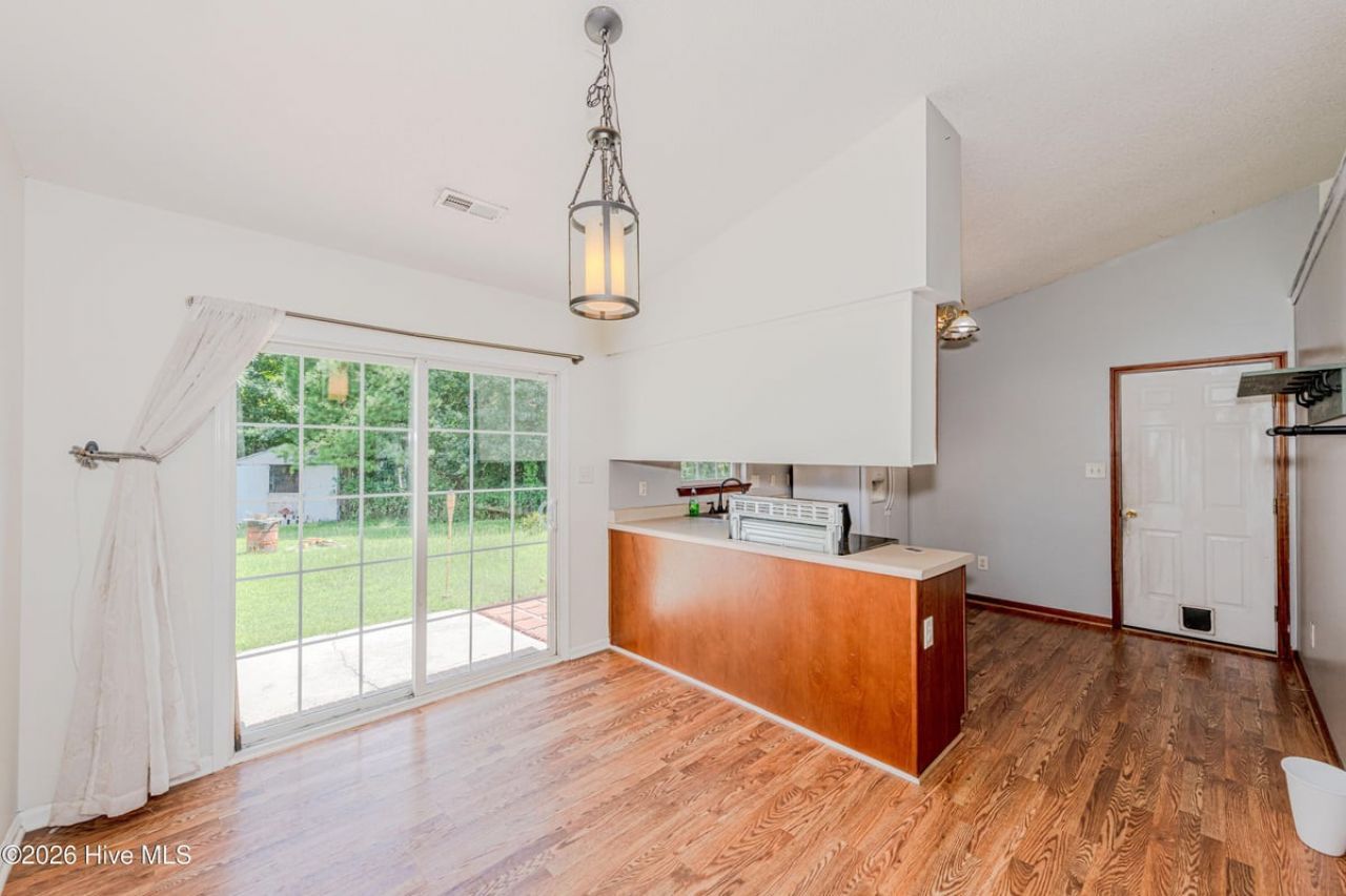 106 Linden Road  Photo 12