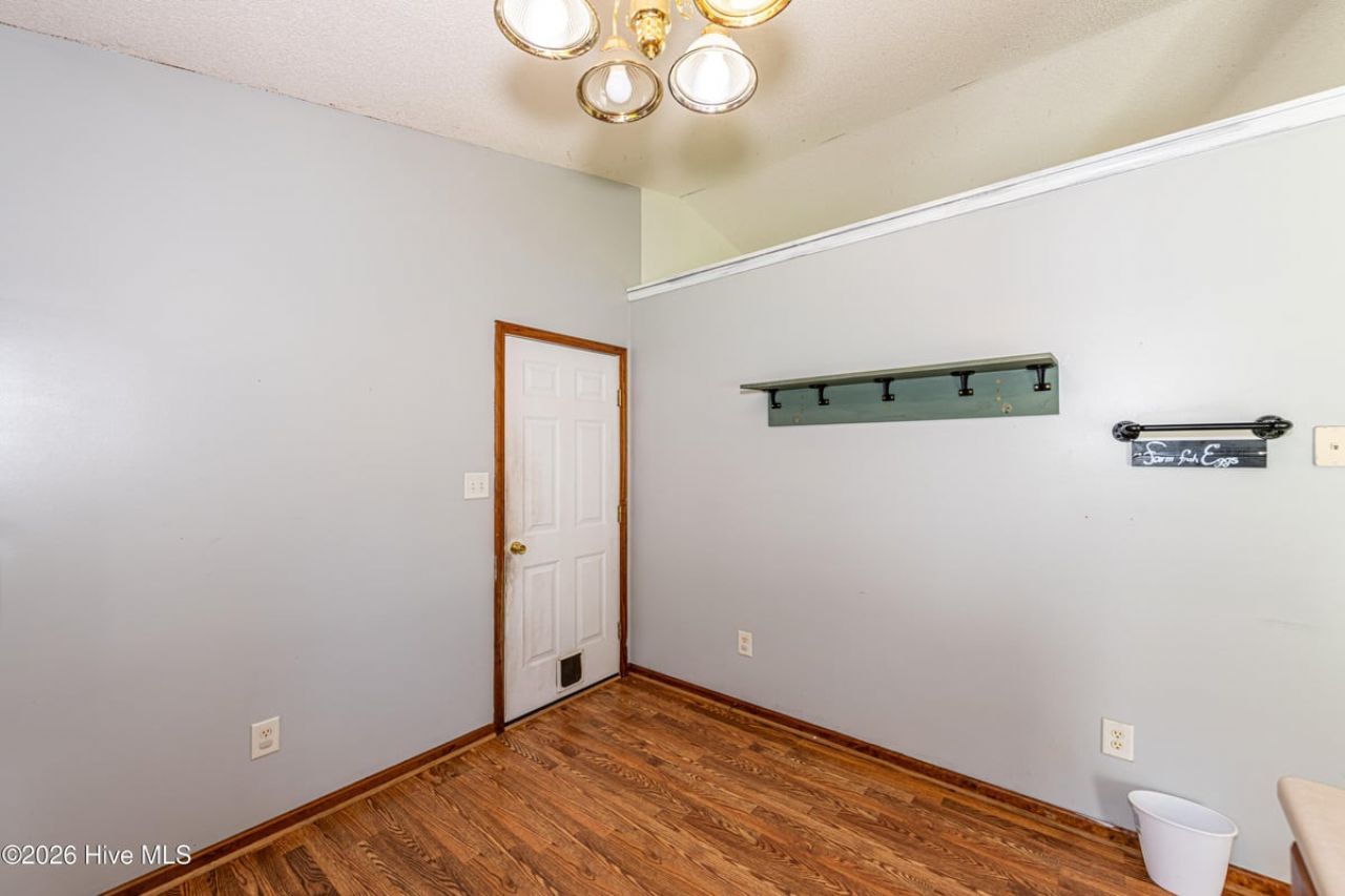 106 Linden Road  Photo 16