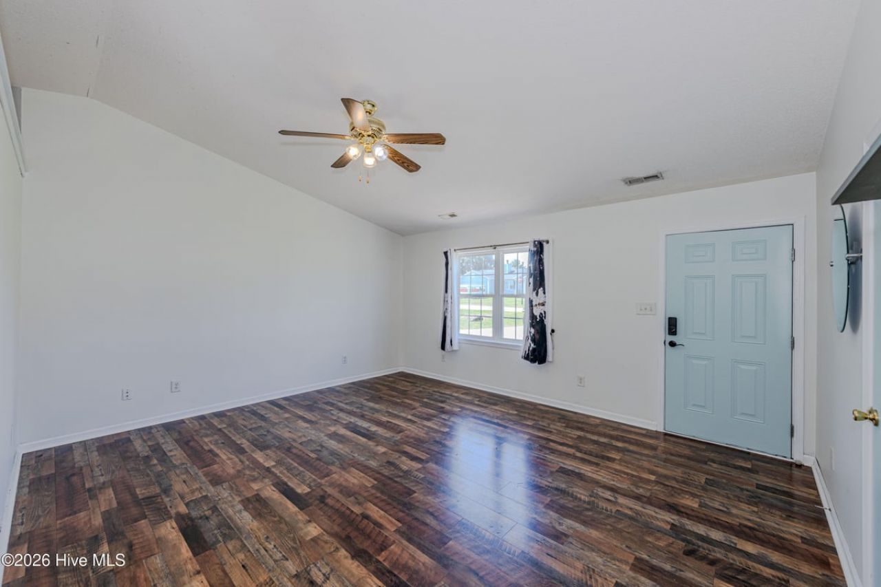 106 Linden Road  Photo 8
