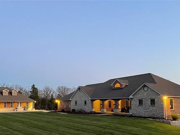 130 Valley Oaks Lane , Union, MO 63084