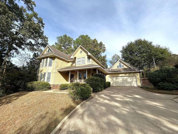 1516 Forrest Hill Drive, Columbus, MS 39701