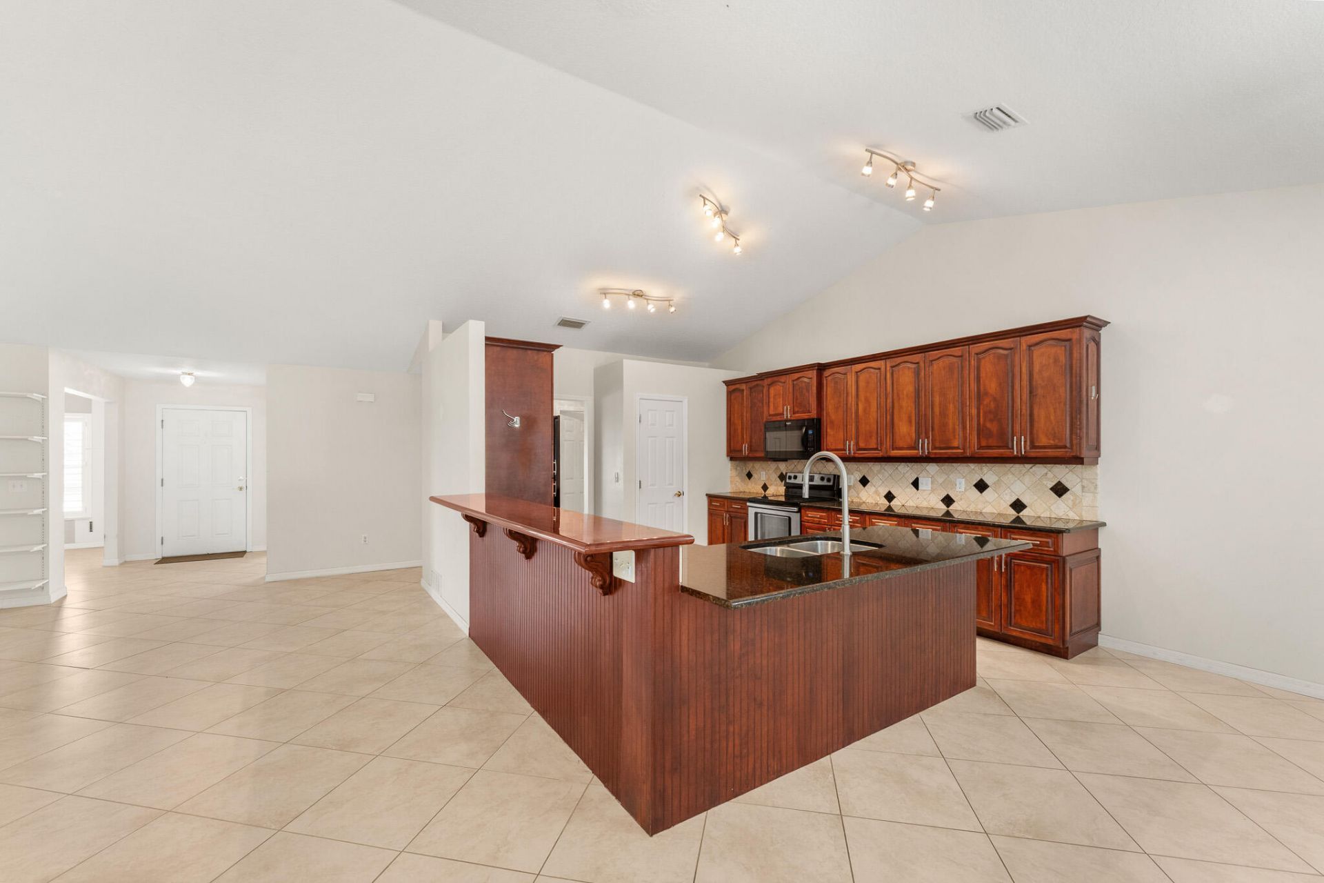 2001 SE Dranson Circle, Port Saint Lucie, FL 34952 Photo