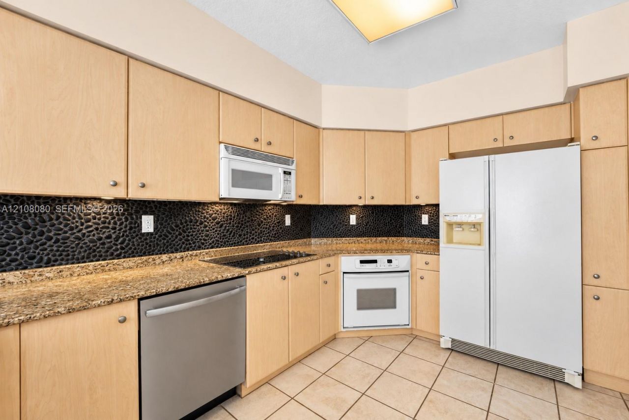 3370 Hidden Bay Dr , Unit 1111, Aventura, FL 33180 Photo