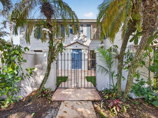 350 PRESTWICK Circle, Unit 4, Palm Beach Gardens, FL 33418
