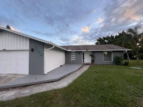 1102 SE ORIENTAL Avenue, Port St. Lucie, FL 34952