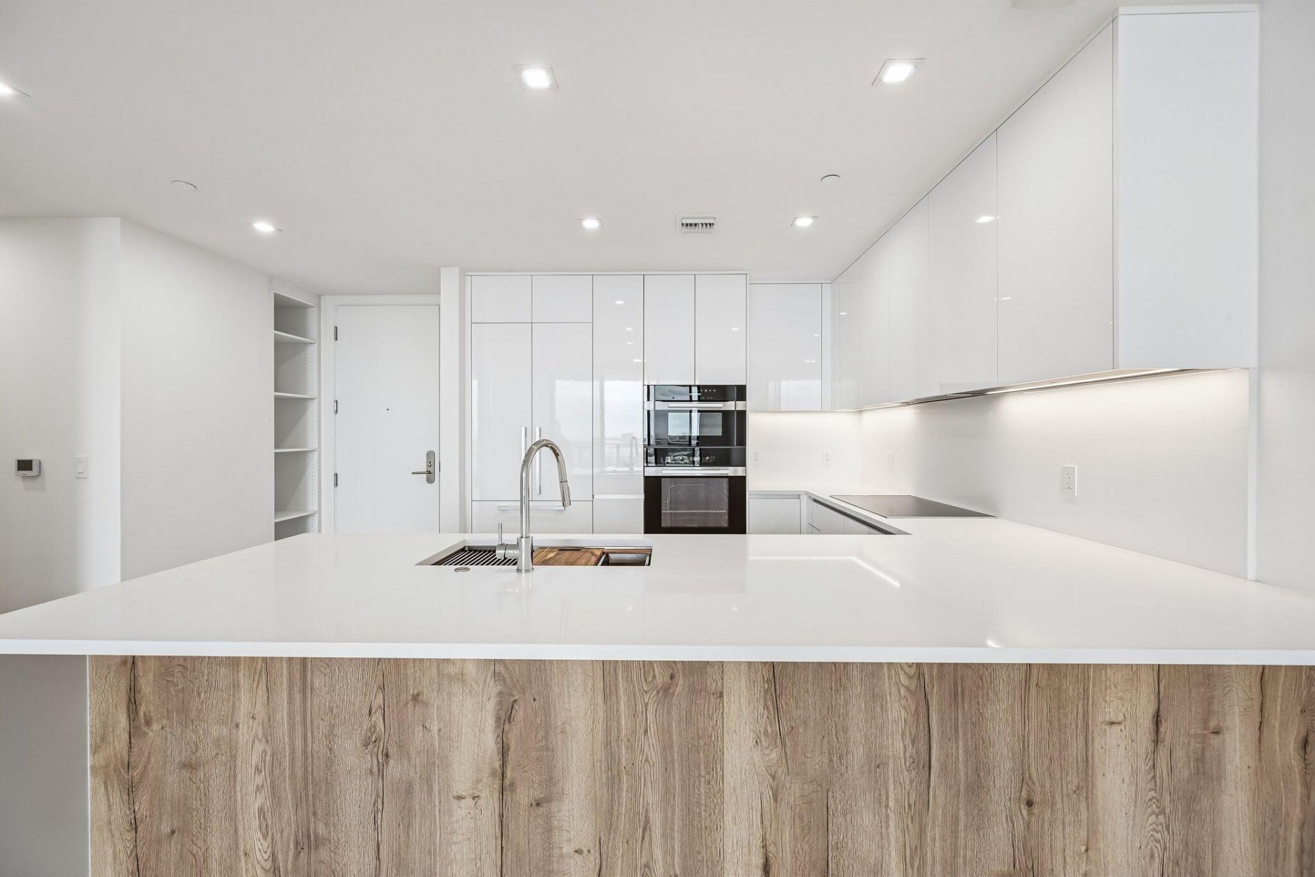220 Lake Shore Drive, Unit 1913, West Palm Beach, FL 33403 Photo