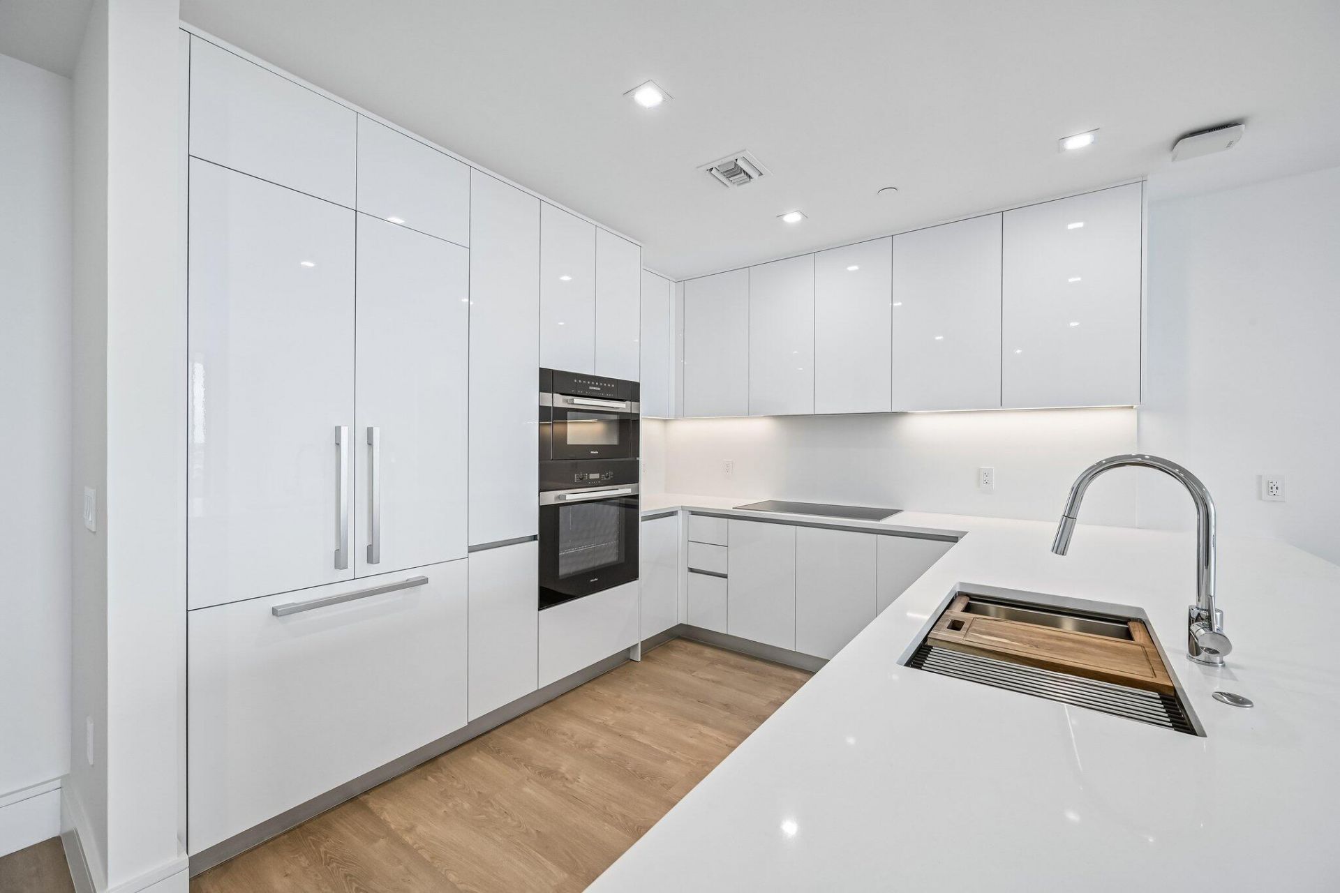 220 Lake Shore Drive, Unit 1913, West Palm Beach, FL 33403 Photo