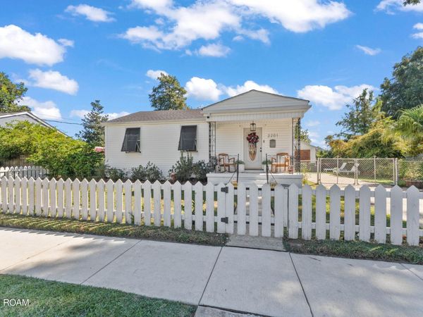 2201 Lloyds Avenue, Chalmette, LA 70043