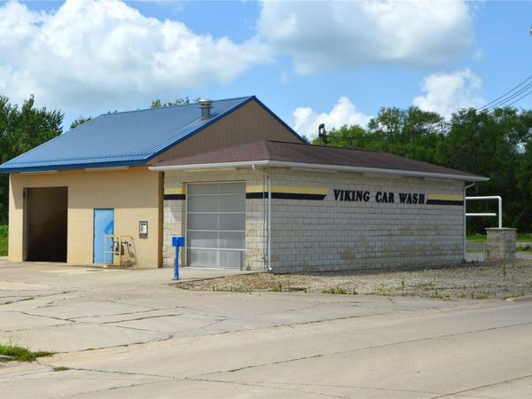 614 4th Street W, Vinton, IA 52349