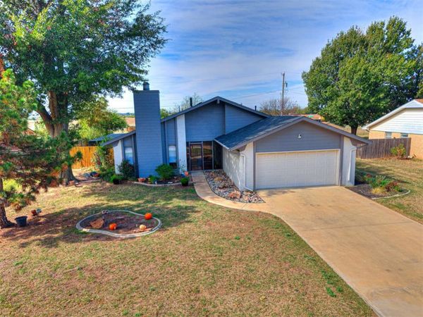 118 Bowerwood Drive, Chickasha, OK 73018