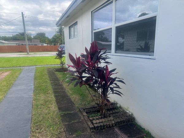 618 SW 4th Ave , Hallandale Beach, FL 33009