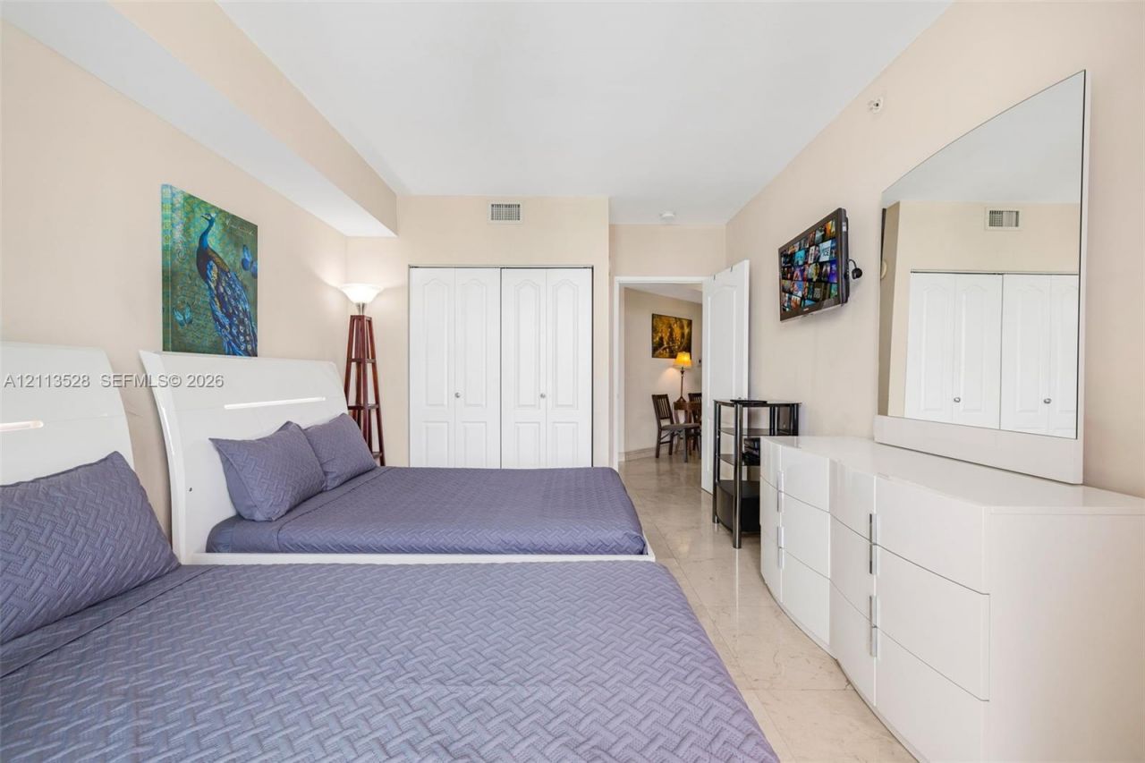 17555 Atlantic Blvd , Unit 1108, Sunny Isles Beach, FL 33160 Photo