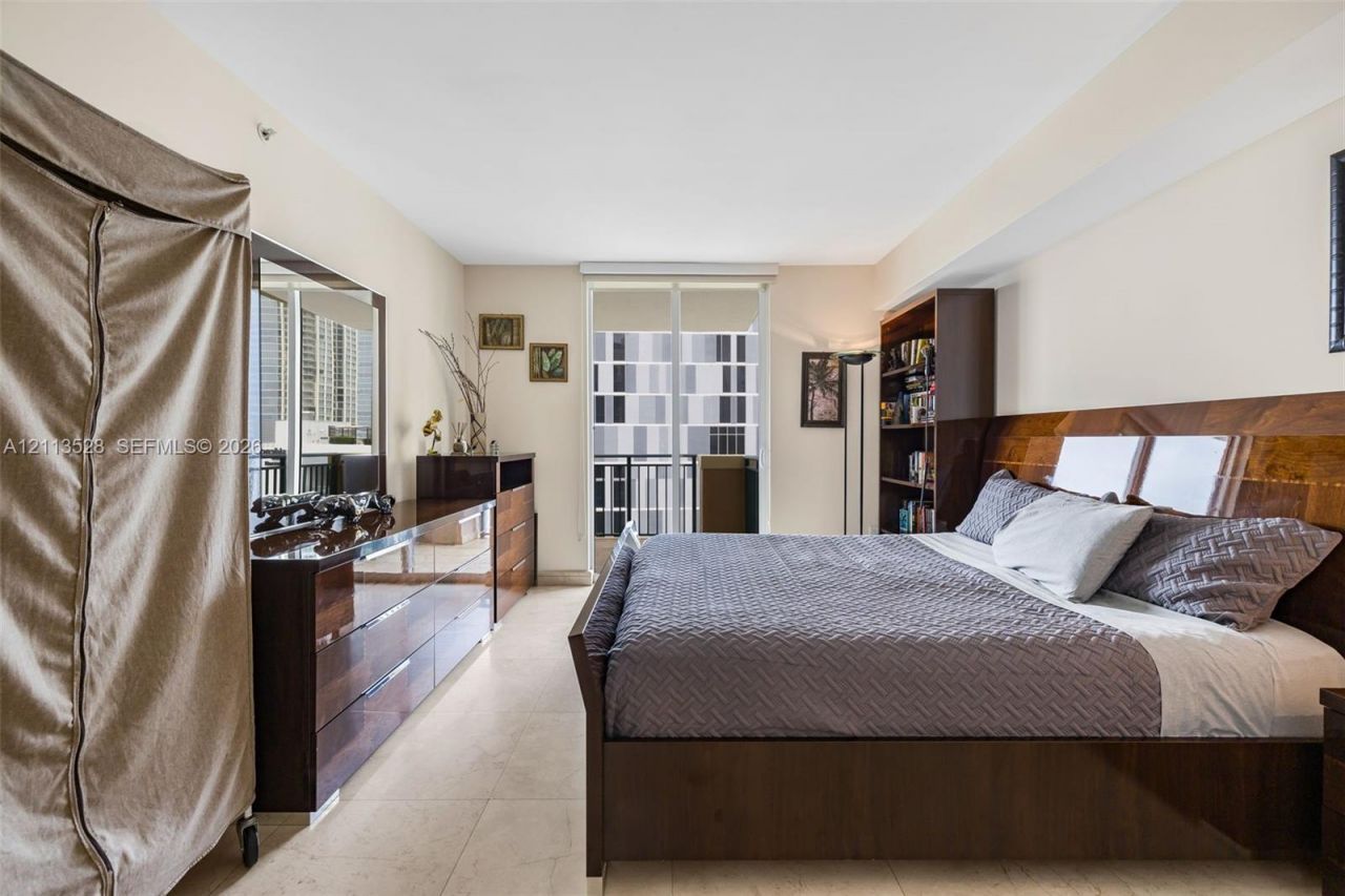 17555 Atlantic Blvd , Unit 1108, Sunny Isles Beach, FL 33160 Photo