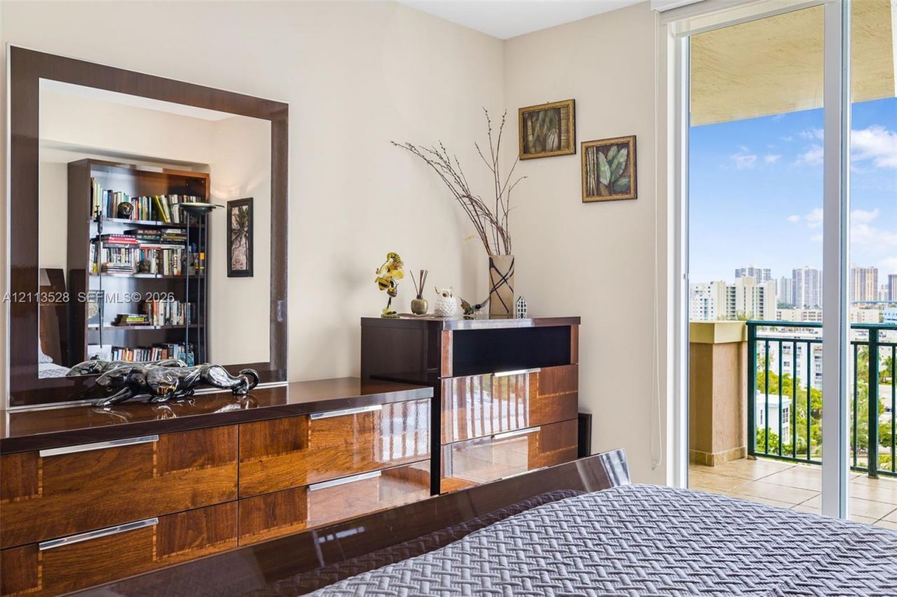 17555 Atlantic Blvd , Unit 1108, Sunny Isles Beach, FL 33160 Photo
