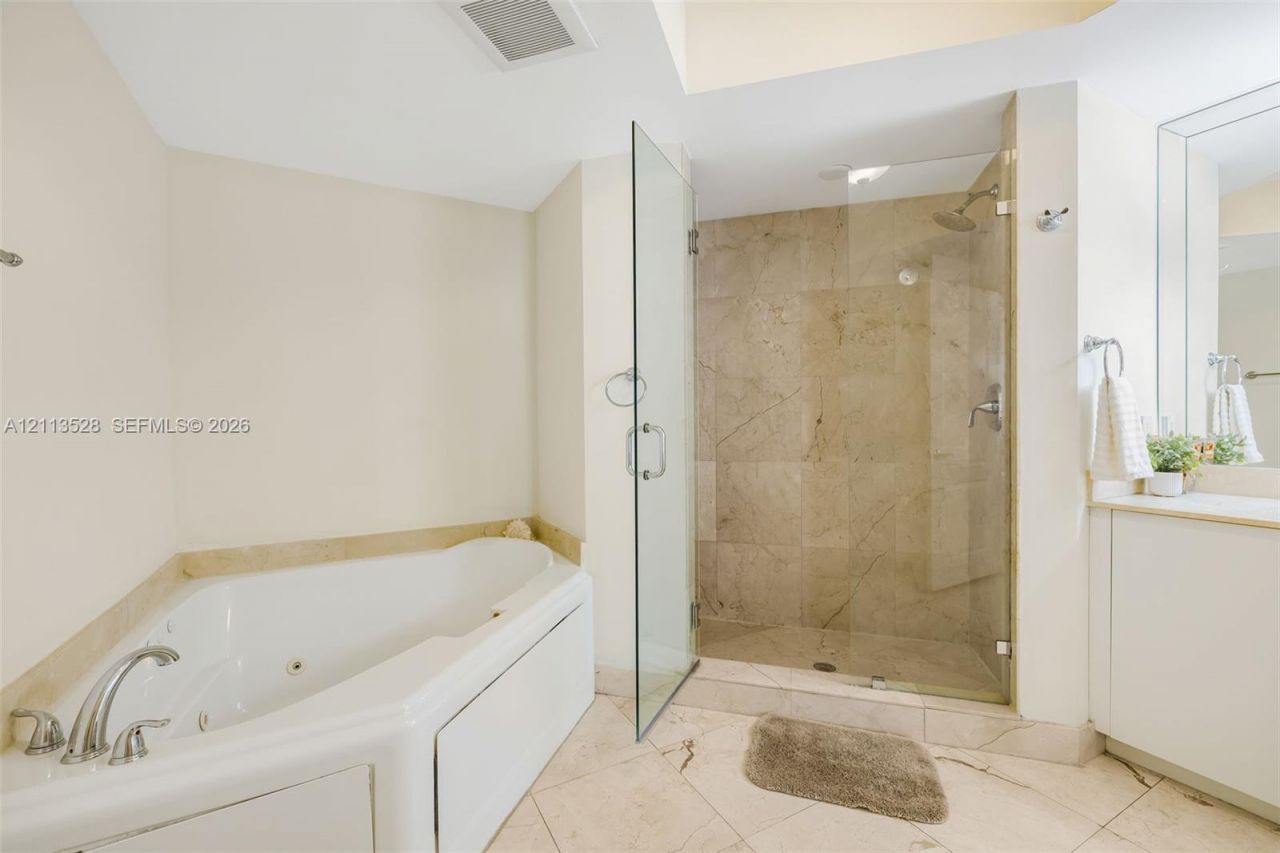 17555 Atlantic Blvd , Unit 1108, Sunny Isles Beach, FL 33160 Photo