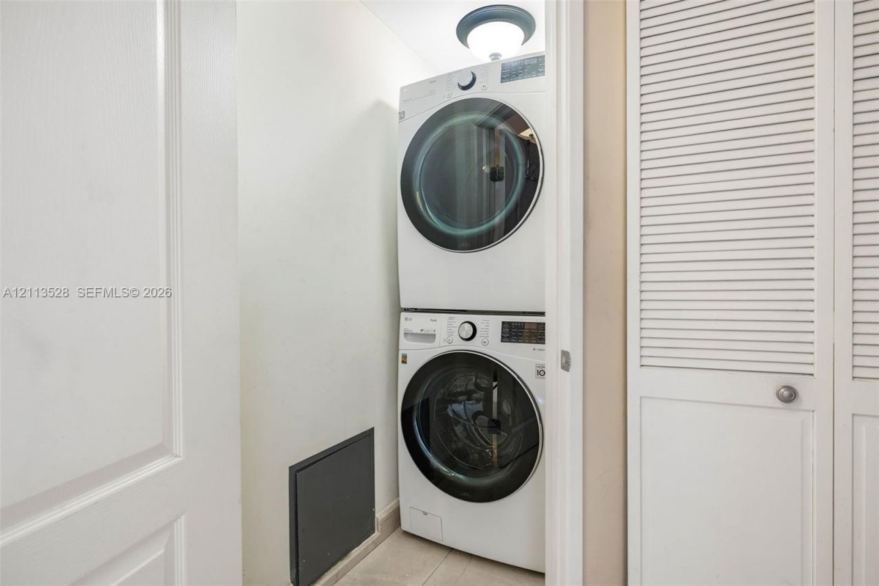 17555 Atlantic Blvd , Unit 1108, Sunny Isles Beach, FL 33160 Photo