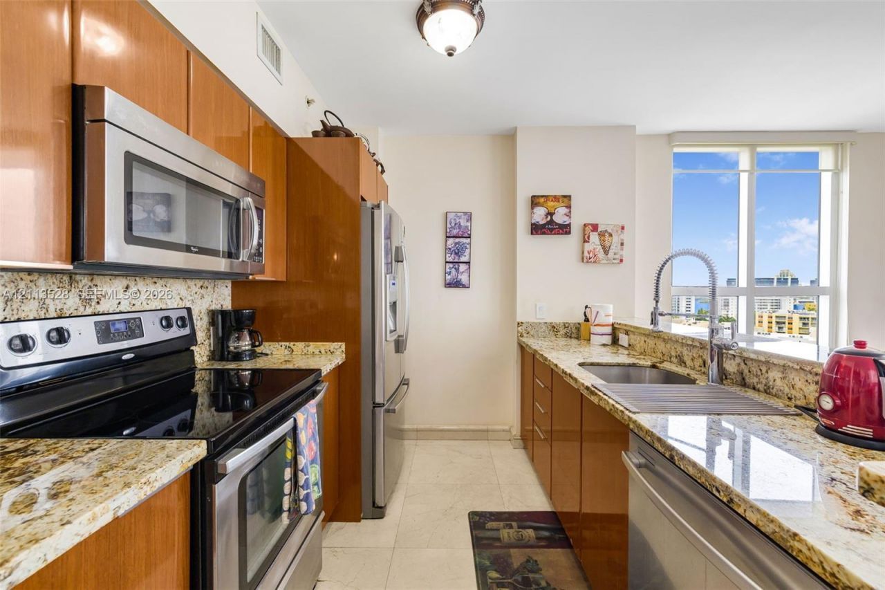 17555 Atlantic Blvd , Unit 1108, Sunny Isles Beach, FL 33160 Photo