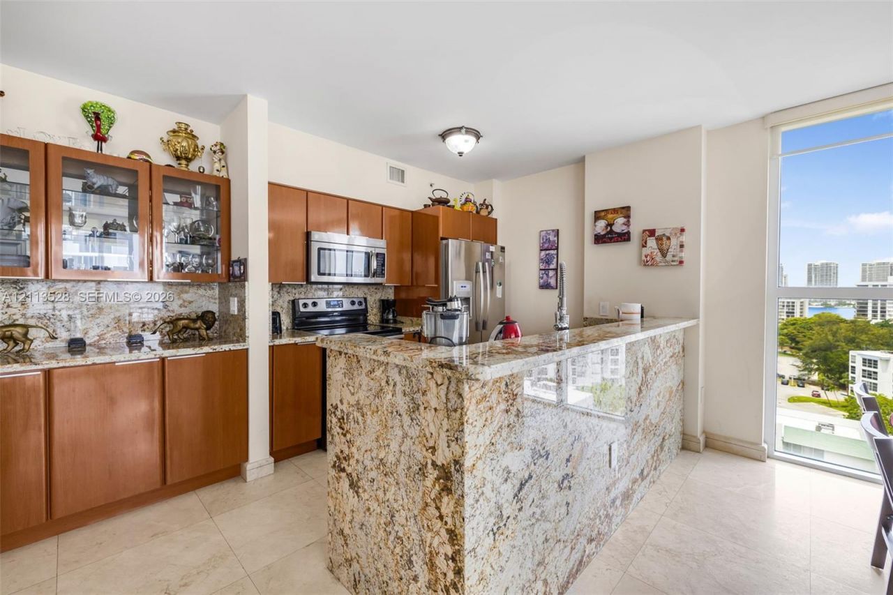 17555 Atlantic Blvd , Unit 1108, Sunny Isles Beach, FL 33160 Photo