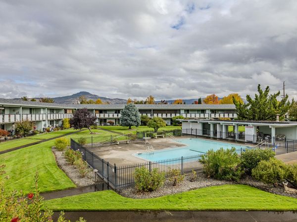 737 Stevens Street, Unit 205, Medford, OR 97504