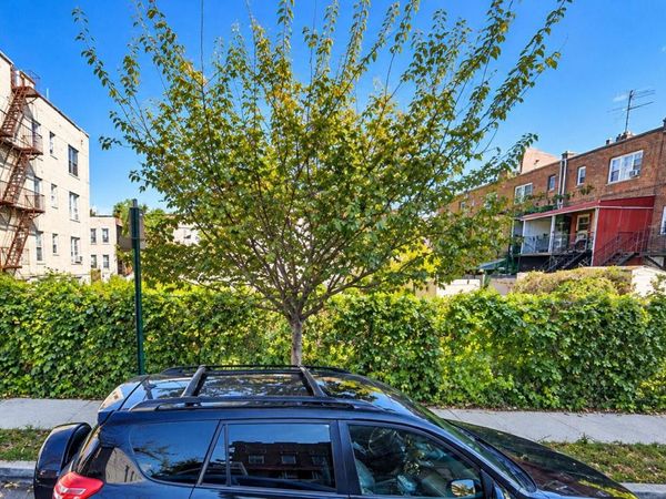 E 221 Street , Bronx, NY 10467