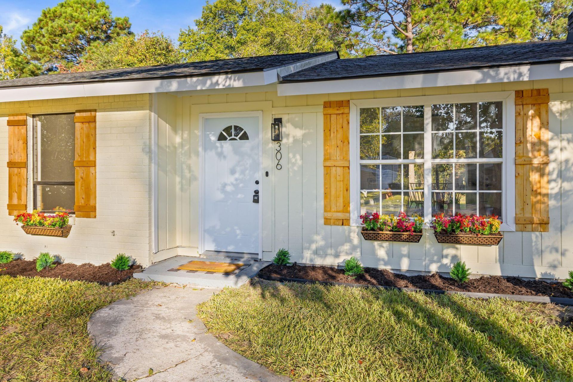 306 Resinwood Road Photo 4