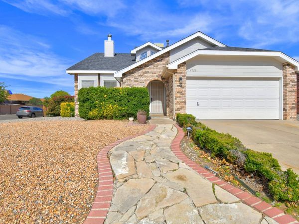 4725 Snapdragon Road NW, Albuquerque, NM 87120