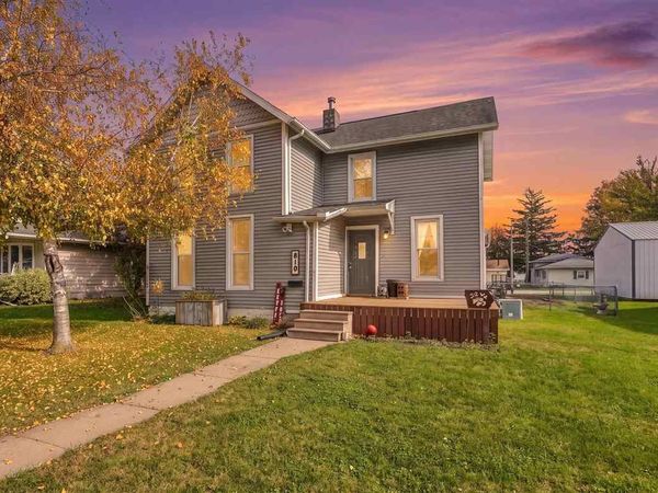 910 N 7th St., Washington, IA 52353