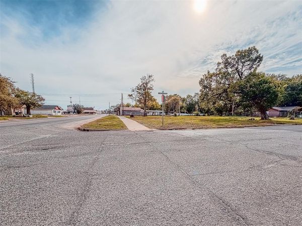 318 N 1st Street, Anadarko, OK 73005