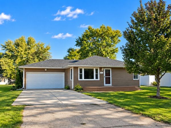 1006 Elm Avenue , Sterling, IL 61081