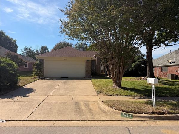 7613 Crabtree Lane, North Richland Hills, TX 76182