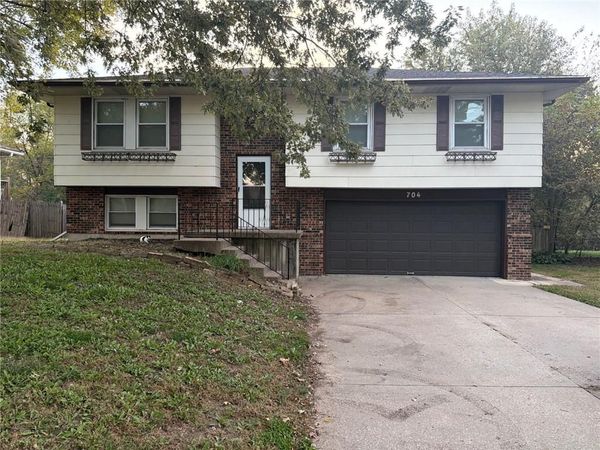 704 N 20th Street, Leavenworth, KS 66048