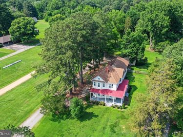 370 KING CARTER DRIVE , IRVINGTON, VA 22480