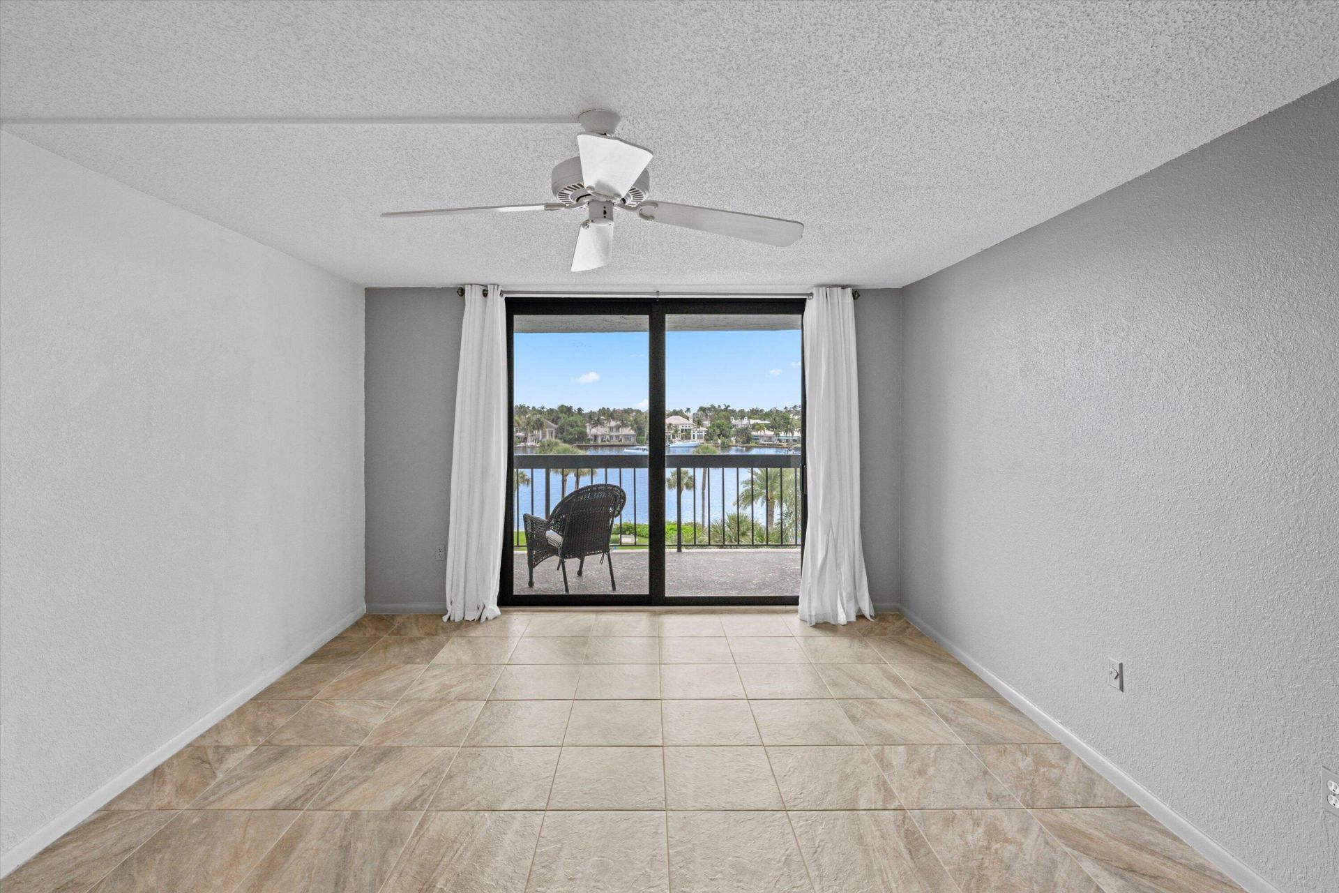 611 SE 7th Street, Unit PH-5, Delray Beach, FL 33483 Photo