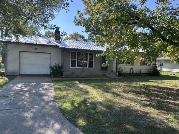 305 Stauffer Street , Fairland, OK 74343