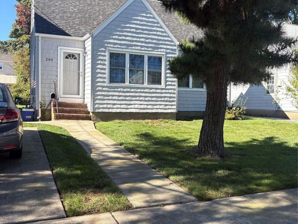 240 Roosevelt Avenue , Freeport, NY 11520