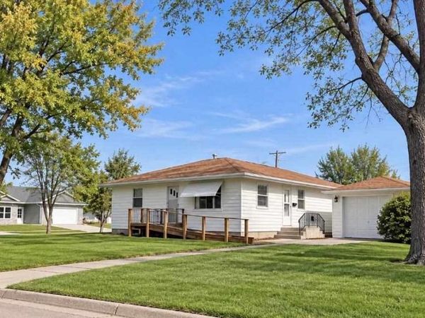 1024 N 4th Ave., Washington, IA 52353