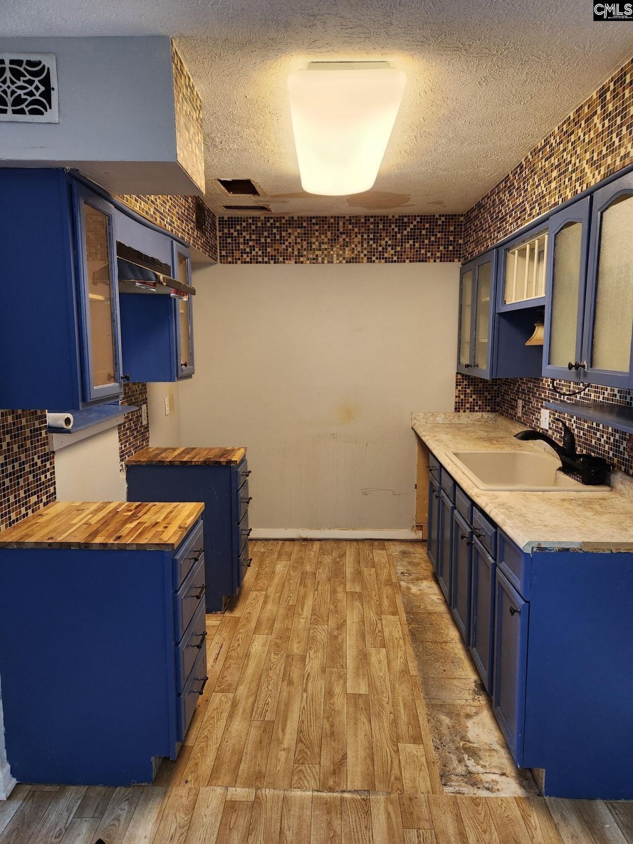 908 Old Manor Road  Photo 5