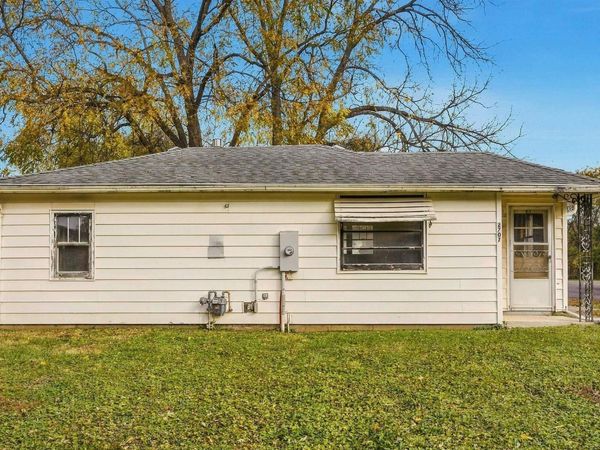 2707 Center Street, Cedar Falls, IA 50613