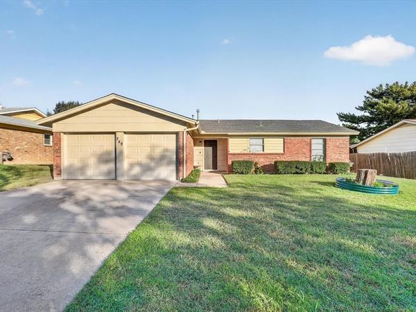 249 E Cunningham Avenue , Crowley, TX 76036
