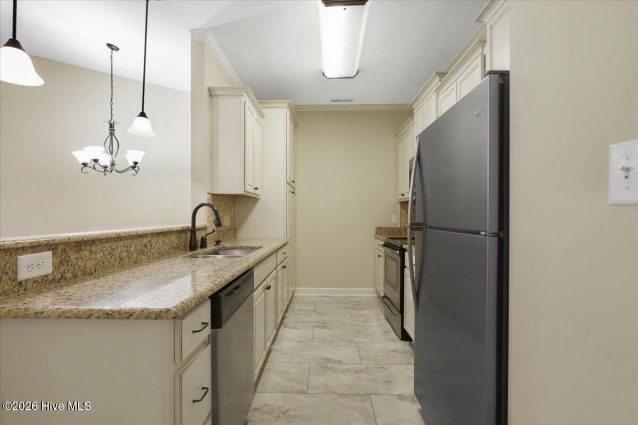 141 Oxford Drive  Photo 12