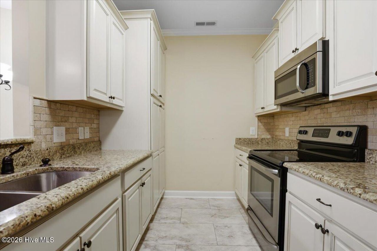 141 Oxford Drive  Photo 13