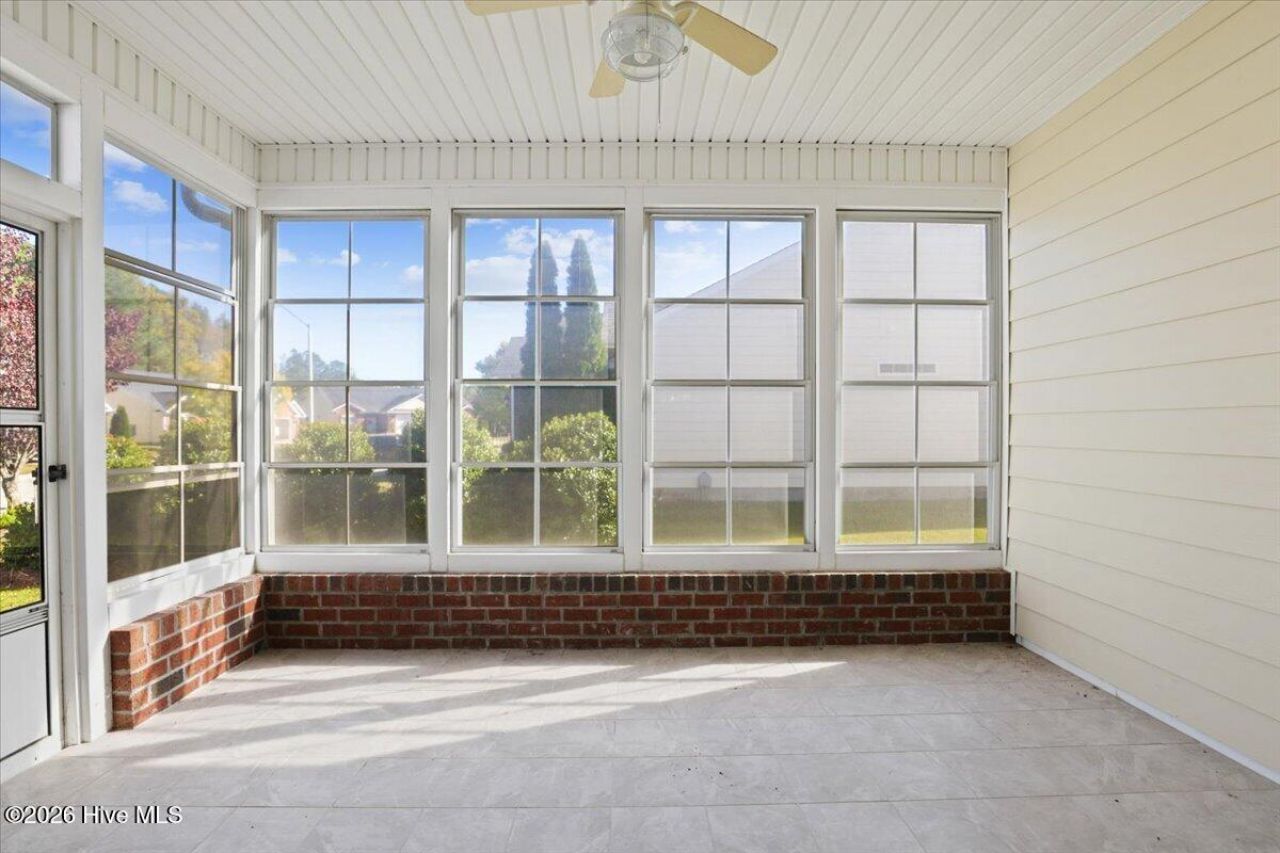 141 Oxford Drive  Photo 22