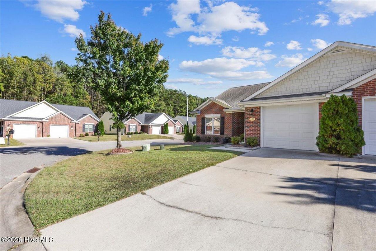 141 Oxford Drive  Photo 4