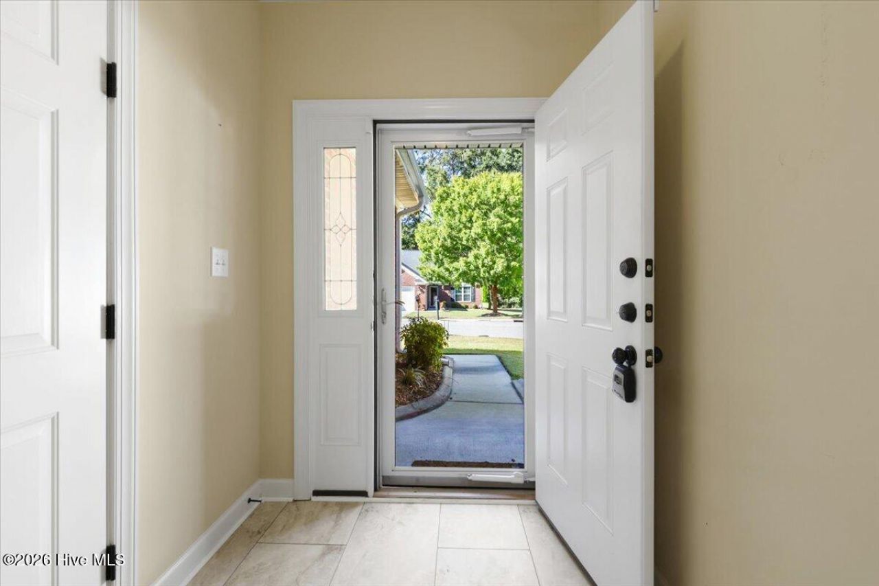 141 Oxford Drive  Photo 6
