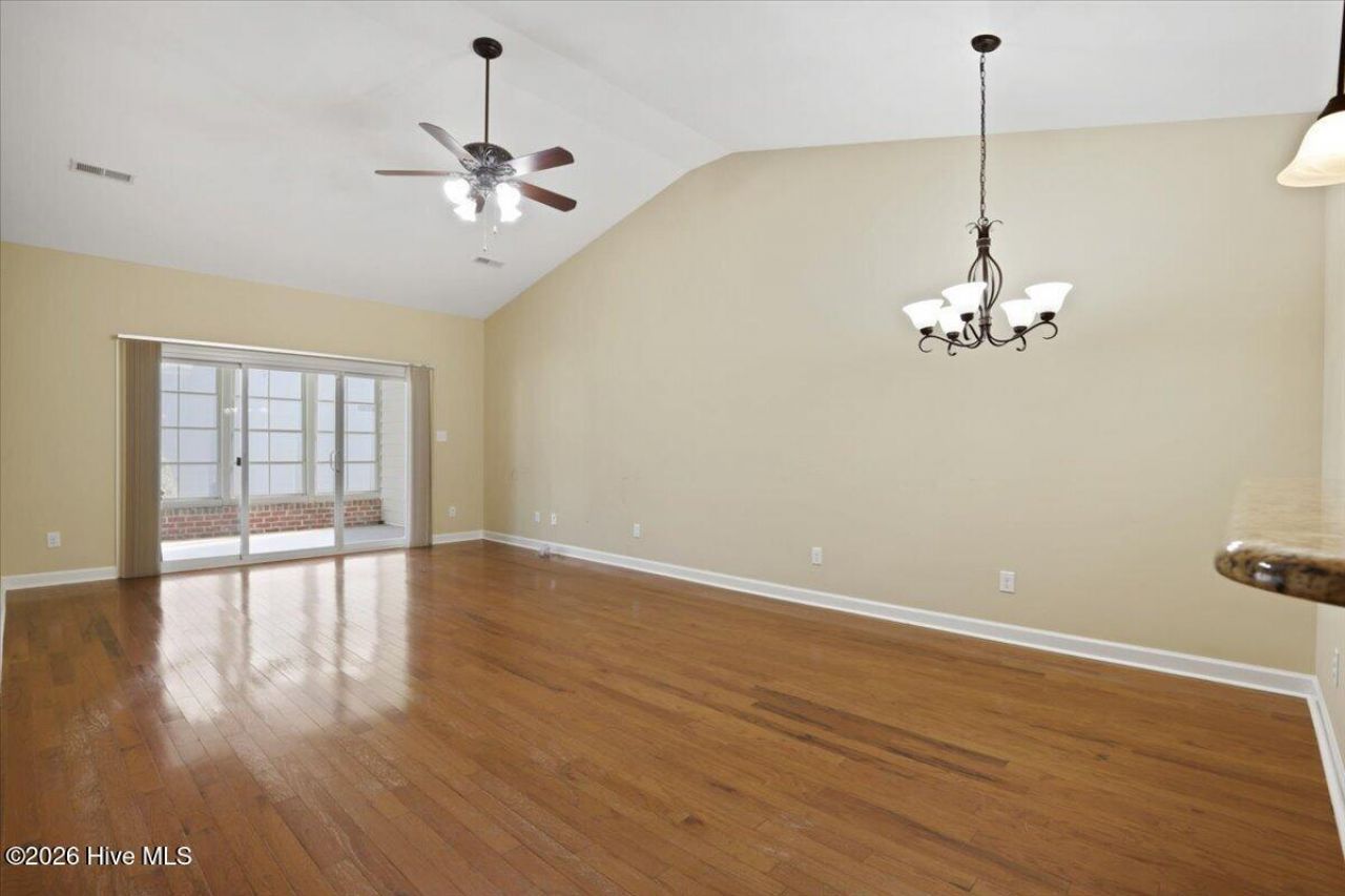 141 Oxford Drive  Photo 7