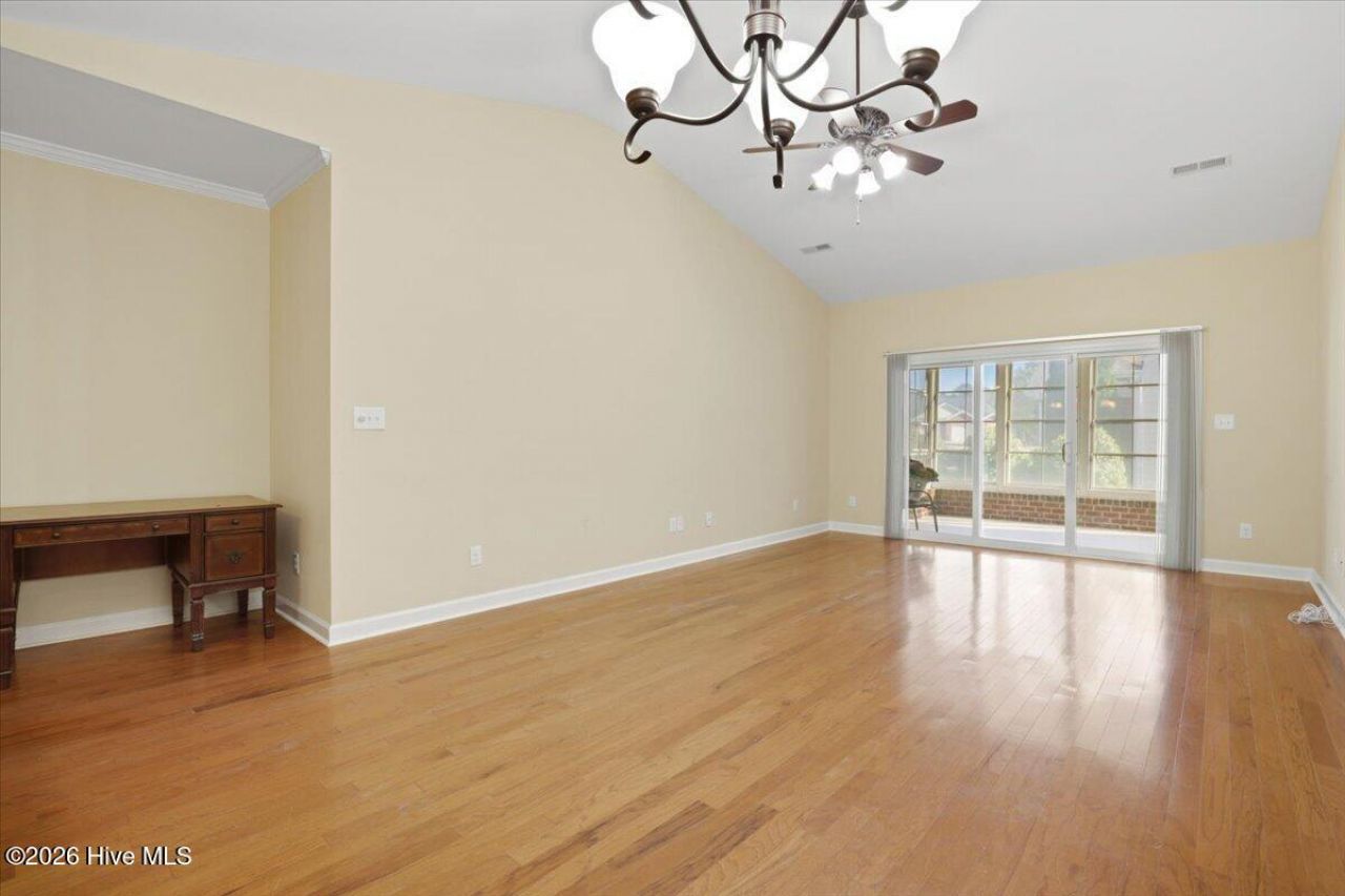 141 Oxford Drive  Photo 8