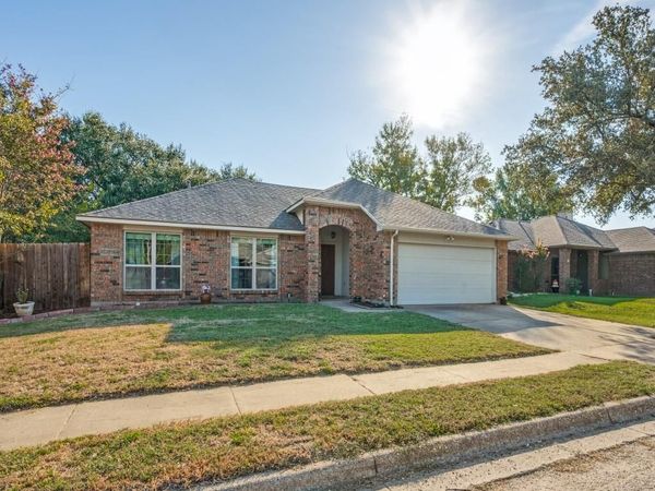 7012 Autumn Lane , Watauga, TX 76148
