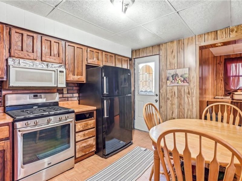 264 Valley Drive, Youngstown, OH 44505 Photo 3